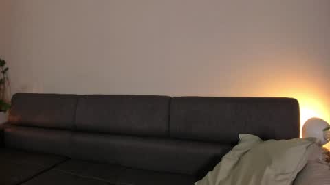  cassandra  online show from August 5, 8:39 pm