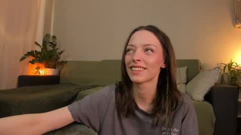  cassandra  online show from April 15, 7:06 pm