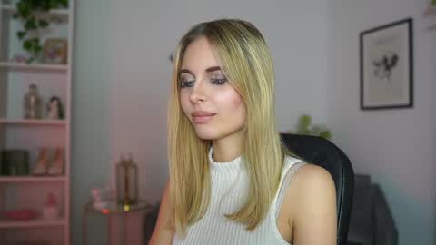 Snapshot of catecrago_ chatting on February 18, 5:09 pm catecrago online show from February 18, 5:09 pm