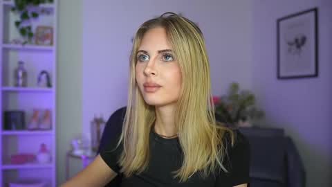 Snapshot of catecrago_ chatting on February 25, 5:19 pm catecrago online show from February 25, 5:19 pm