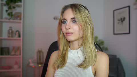 Snapshot of catecrago_ chatting on February 18, 2:06 pm catecrago online show from February 18, 2:06 pm