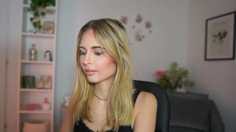 Snapshot of catecrago_ chatting on February 27, 2:10 pm catecrago online show from February 27, 2:10 pm