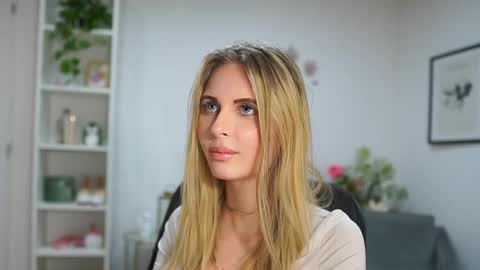 Snapshot of catecrago_ chatting on March 4, 5:13 pm catecrago online show from March 4, 5:13 pm