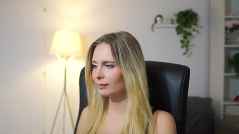 Snapshot of catecrago_ chatting on September 29, 12:59 pm catecrago online show from September 29, 12:59 pm