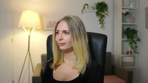 Snapshot of catecrago_ chatting on October 6, 1:29 pm catecrago online show from October 6, 1:29 pm