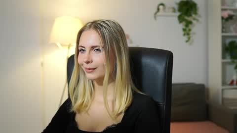 Snapshot of catecrago_ chatting on October 10, 7:58 am catecrago online show from October 10, 7:58 am