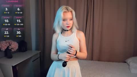 Mia online show from March 28, 11:22 am