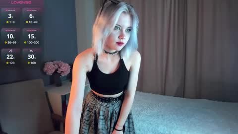 Mia online show from March 30, 11:10 am