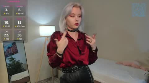 Mia online show from April 18, 11:12 am