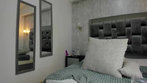 Cat Miller  online show from October 23, 7:15 pm