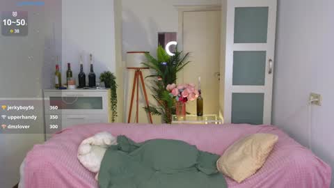 caty_cuddly online show from January 17, 9:06 am