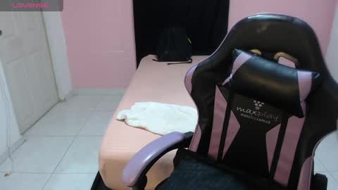 celeste817631 online show from May 22, 3:19 pm