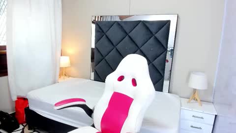 SARA  online show from February 10, 7:06 pm