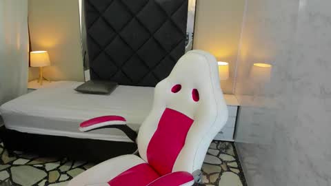 SARA  online show from January 12, 6:04 pm