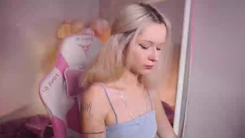 Snapshot of celeste_eyes0n chatting on October 17, 9:19 pm Celeste  online show from October 17, 9:19 pm