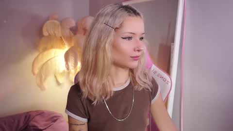 Snapshot of celeste_eyes0n chatting on October 14, 9:51 pm Celeste  online show from October 14, 9:51 pm
