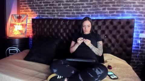 celeste_starsss online show from November 18, 3:42 am