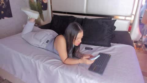 celeste_starsss online show from April 11, 9:30 pm