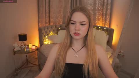 celestenoirr online show from April 18, 2:08 pm