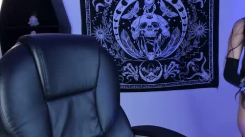   online show from November 14, 10:55 pm