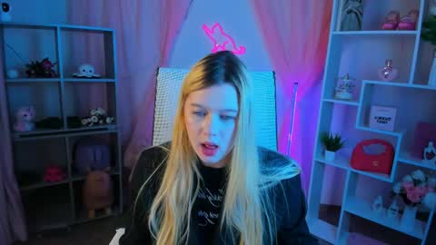 your cute kitty online show from May 10, 6:03 pm