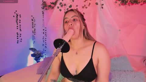 Hello guys my name is Sofi and Lizzie and  Vanessa online show from November 20, 1:04 am