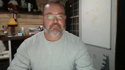 chadmichaell online show from December 3, 1:04 am