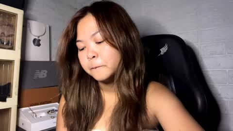 Mia online show from March 30, 10:37 am