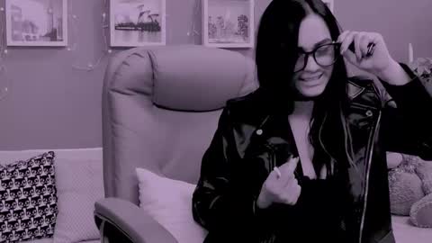 The Queen online show from February 2, 1:03 am