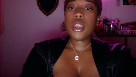 charliecakesssss online show from January 20, 5:04 am