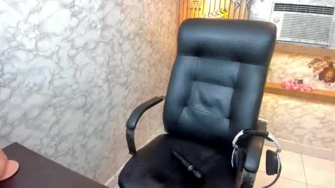 Snapshot of charlietaylor_ chatting on October 21, 1:05 pm Charlie online show from October 21, 1:05 pm