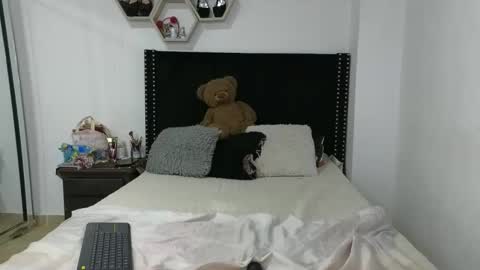 Snapshot of charlotte_027 chatting on September 15, 6:59 am charlotte_027 online show from September 15, 6:59 am