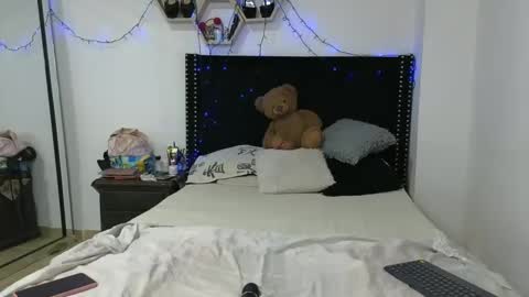 Snapshot of charlotte_027 chatting on October 5, 5:27 am charlotte_027 online show from October 5, 5:27 am