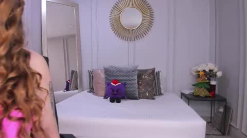 charlottebrownn_ online show from December 23, 4:29 am