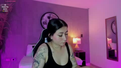 Charlottee online show from May 27, 2:08 am