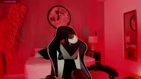 Charlottee online show from May 26, 2:17 am