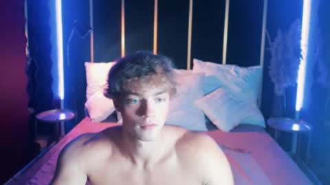 Snapshot of chase_muscular chatting on September 21, 10:41 am Chase online show from September 21, 10:41 am