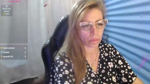 CHAYLA VICTORIA RUIZ  online show from June 2, 10:34 pm