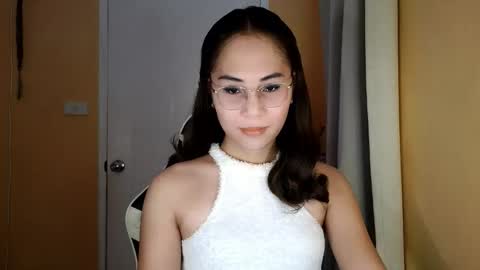 chelly4u69 online show from April 2, 2:08 am