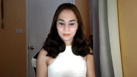 chelly4u69 online show from February 18, 10:59 am