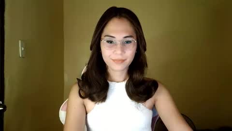 chelly4u69 online show from May 18, 1:48 am