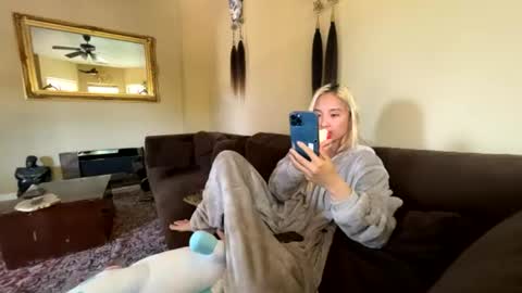 chellybear101 online show from July 15, 9:08 pm