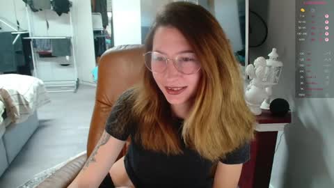 Leonie online show from March 29, 7:10 am