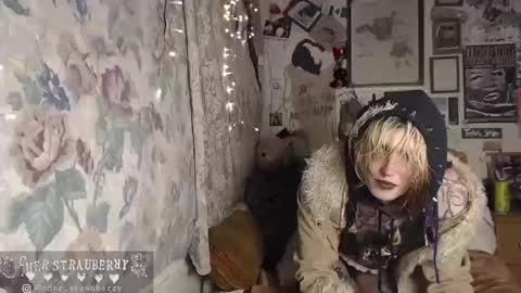 cher strauberry online show from October 14, 2:47 am