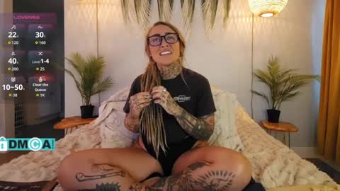 Chevi Blue online show from September 25, 3:08 pm