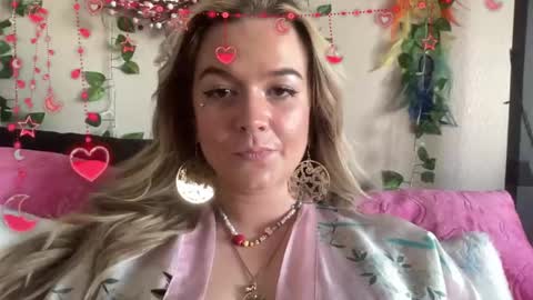 Chey online show from April 2, 9:11 pm