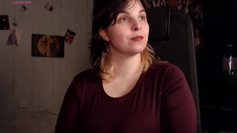 Saya online show from December 17, 9:10 pm