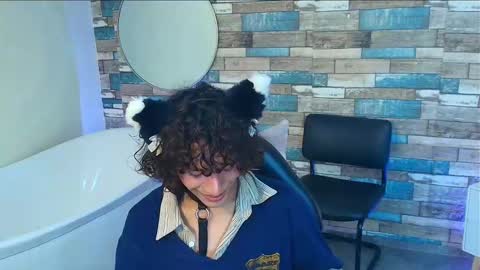 chipi_tay online show from February 2, 7:10 pm