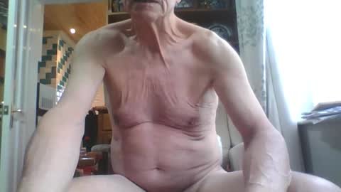 chipper341596 online show from April 11, 8:07 am