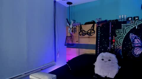 Chloeallennn  online show from May 18, 11:22 pm
